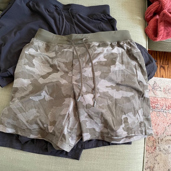 Lululemon T.H.E. Short 7” linerless XL - Heathered Black - Picture 4 of 5